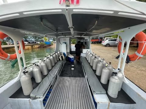 Boat benches and cylinders
