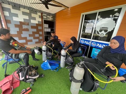 Students assembling scuba gear