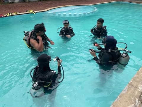 Confined water pool session