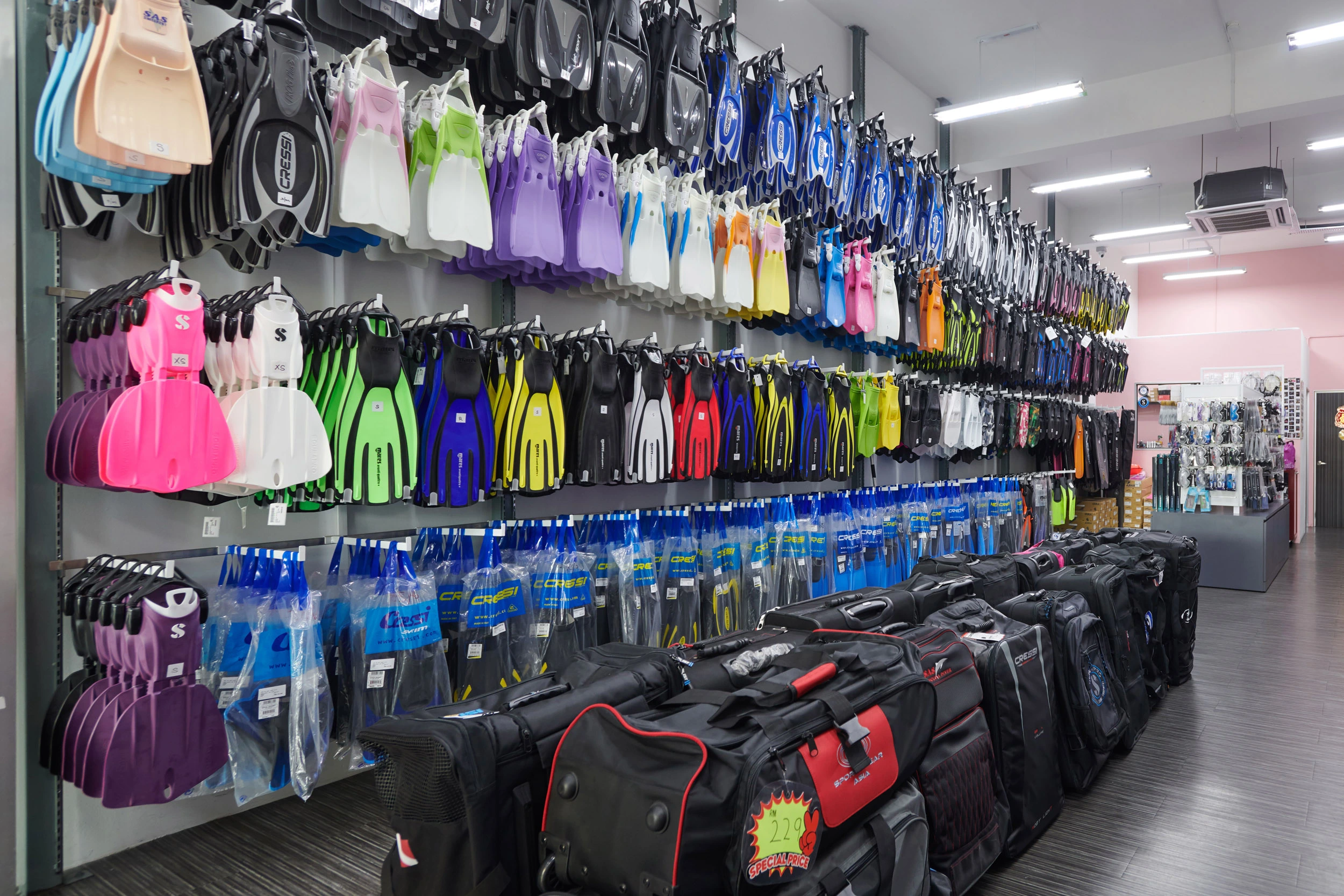 Scuba Warehouse Equipments